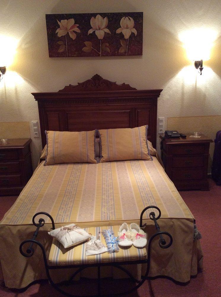 Sandra Hotel